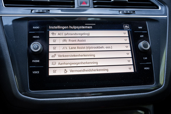 Volkswagen Tiguan Allspace 1.5 TSI R-Line Business+ | 7 persoons | Panoramadak | Leder | Trekhaak | Carplay | Stoel en stuurverw.|
