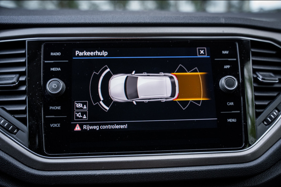 Volkswagen T-Roc 1.5 TSI Sport Autom. | Navi | PDC | Cruise controle | Trekhaak