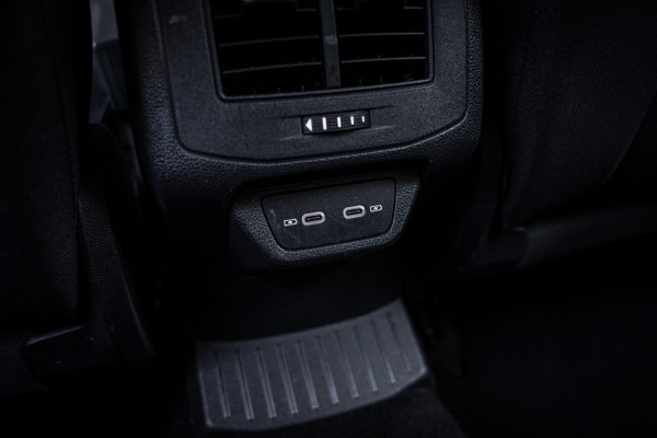 Volkswagen T-Roc 1.5 TSI Sport Autom. | Navi | PDC | Cruise controle | Trekhaak