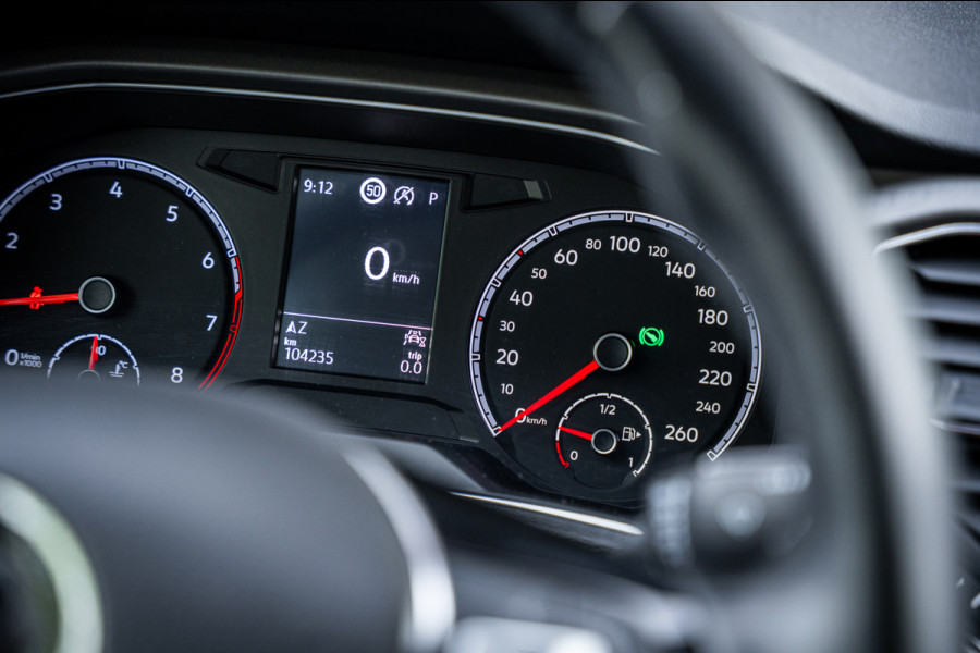 Volkswagen T-Roc 1.5 TSI Sport Autom. | Navi | PDC | Cruise controle | Trekhaak