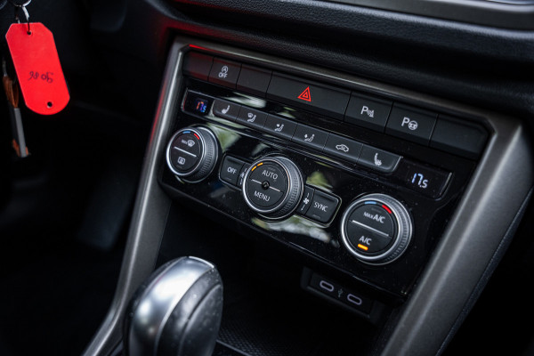 Volkswagen T-Roc 1.5 TSI Sport Autom. | Navi | PDC | Cruise controle | Trekhaak