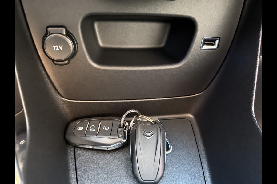 Citroën C3 Aircross 1.2 PureTech Shine Pack - Navigatie / Apple CarPlay I Airco I Leer I Sport velgen I LED I PDC I Dealer onderh.