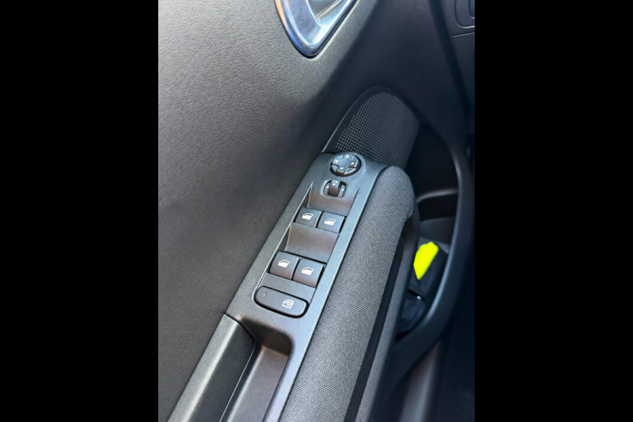 Citroën C3 Aircross 1.2 PureTech Shine Pack - Navigatie / Apple CarPlay I Airco I Leer I Sport velgen I LED I PDC I Dealer onderh.
