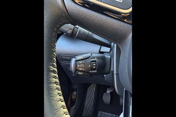 Citroën C3 Aircross 1.2 PureTech Shine Pack - Navigatie / Apple CarPlay I Airco I Leer I Sport velgen I LED I PDC I Dealer onderh.
