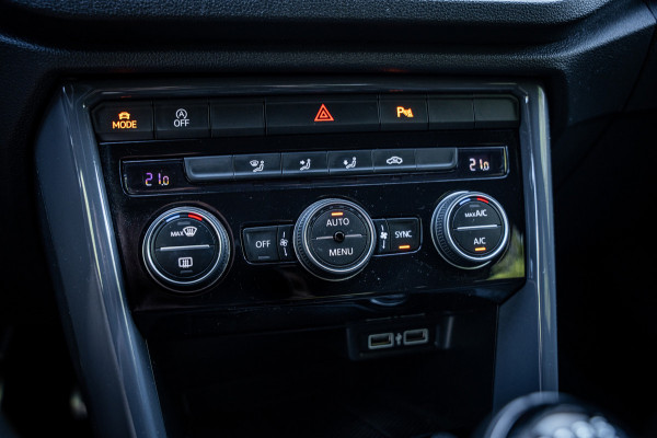 Volkswagen T-Roc 1.5 TSI Sport | Climate | Navi | Cruise | Camera | PDC