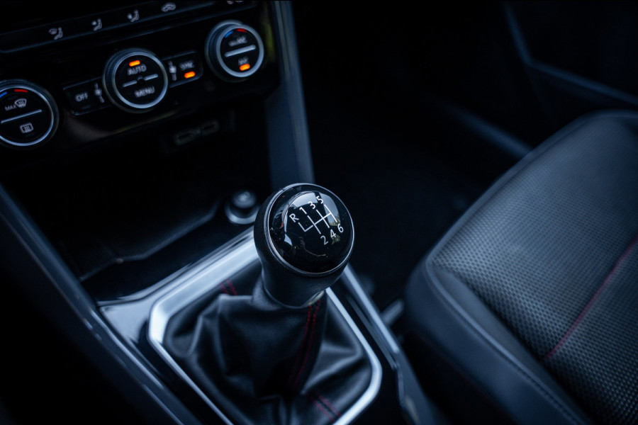 Volkswagen T-Roc 1.5 TSI Sport | Climate | Navi | Cruise | Camera | PDC