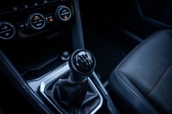 Volkswagen T-Roc 1.5 TSI Sport | Climate | Navi | Cruise | Camera | PDC