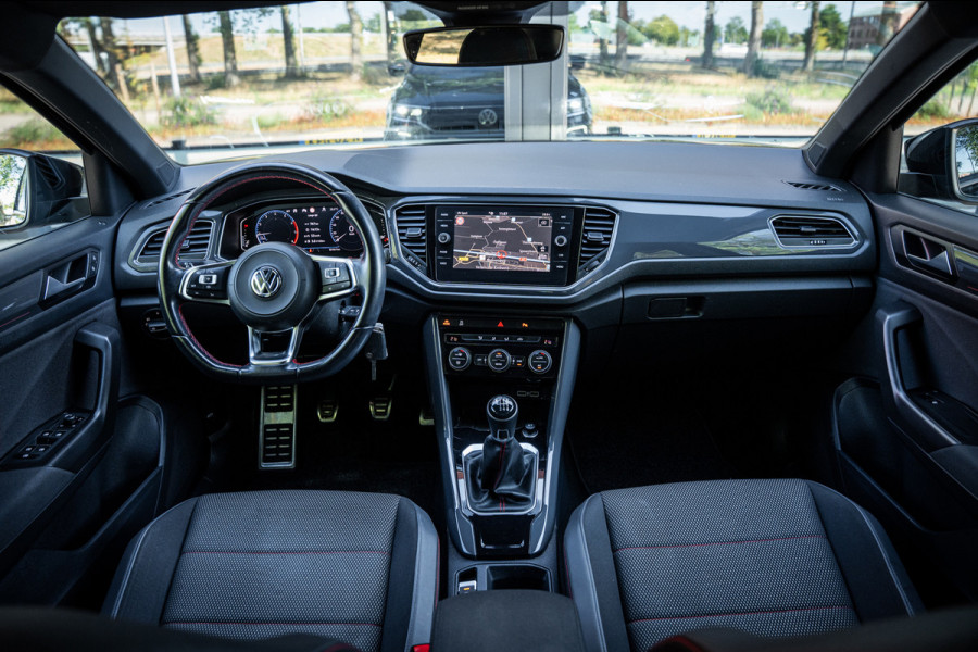 Volkswagen T-Roc 1.5 TSI Sport | Climate | Navi | Cruise | Camera | PDC