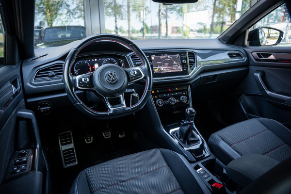 Volkswagen T-Roc 1.5 TSI Sport | Climate | Navi | Cruise | Camera | PDC