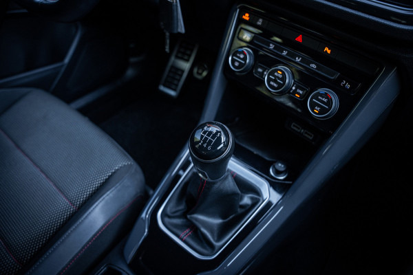 Volkswagen T-Roc 1.5 TSI Sport | Climate | Navi | Cruise | Camera | PDC