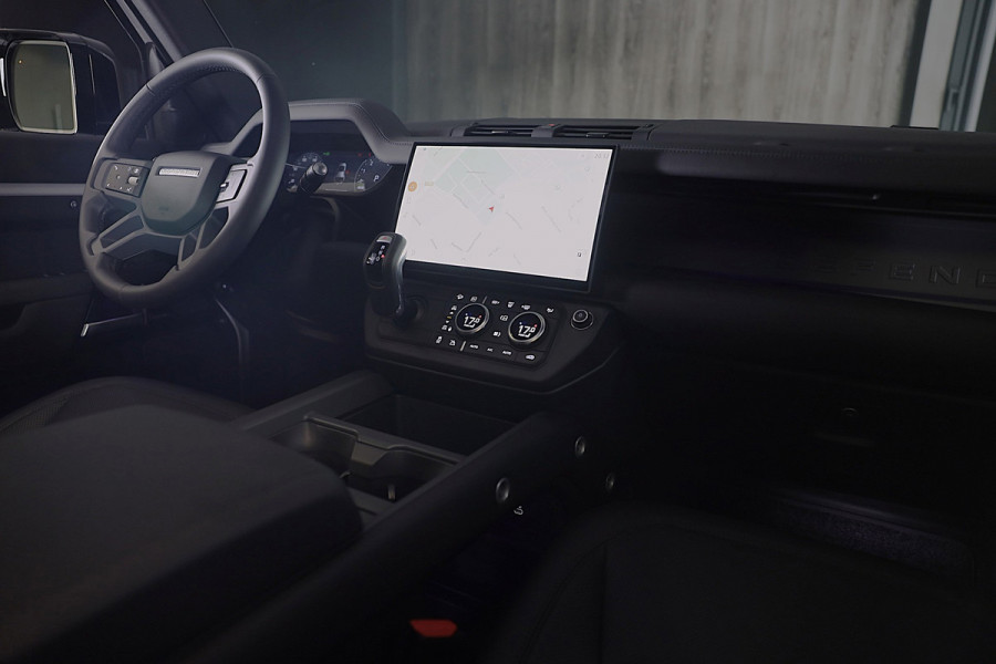 Land Rover Defender 110 2.0 P300e 110 X-Dynamic SE FACELIFT / Memory / Leder / Meridian / Acc / 360 Camera / Open Panoramadak