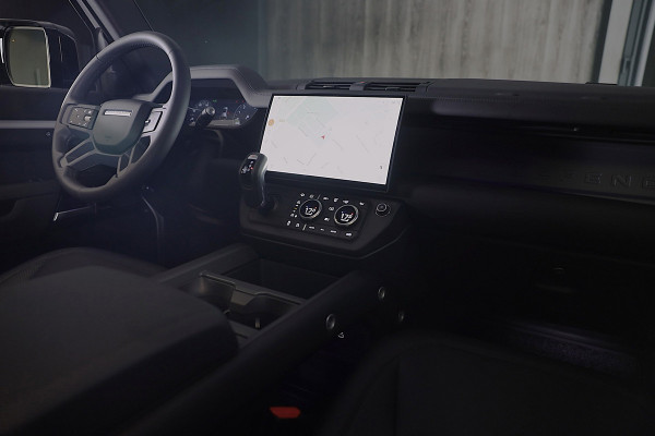 Land Rover Defender 110 2.0 P300e 110 X-Dynamic SE FACELIFT / Memory / Leder / Meridian / Acc / 360 Camera / Open Panoramadak