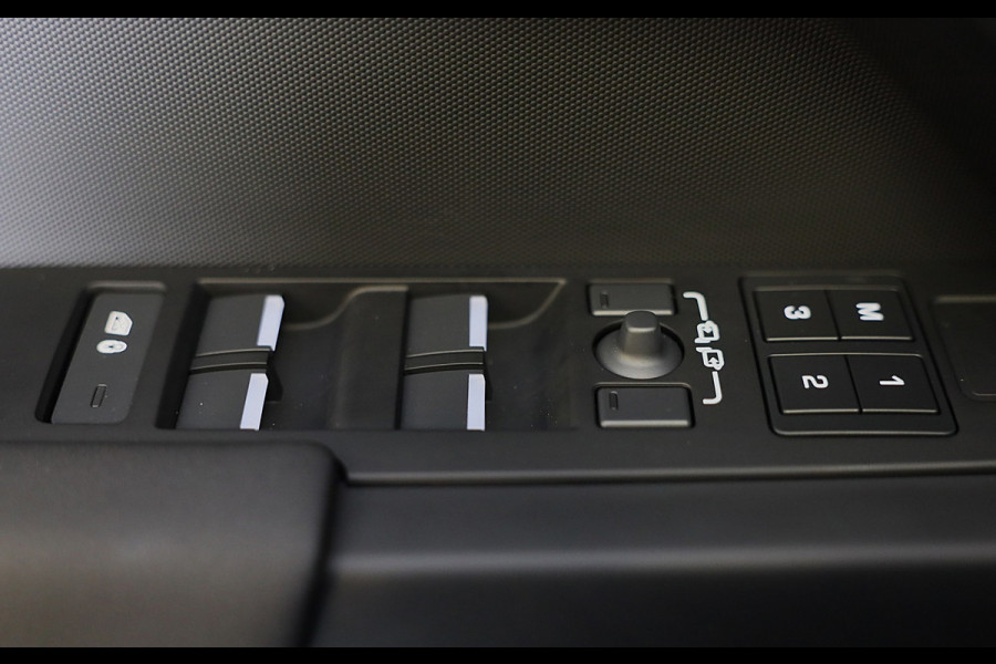 Land Rover Defender 110 2.0 P300e 110 X-Dynamic SE FACELIFT / Memory / Leder / Meridian / Acc / 360 Camera / Open Panoramadak