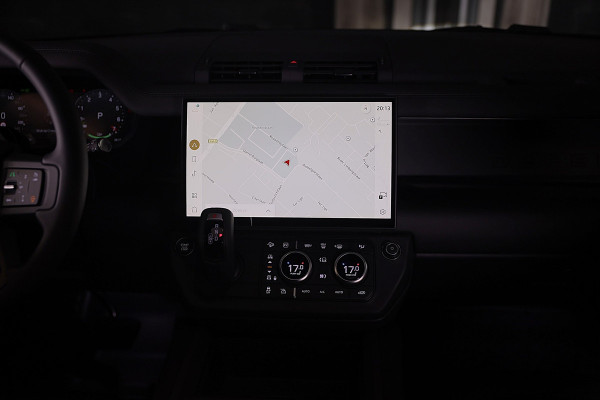 Land Rover Defender 110 2.0 P300e 110 X-Dynamic SE FACELIFT / Memory / Leder / Meridian / Acc / 360 Camera / Open Panoramadak