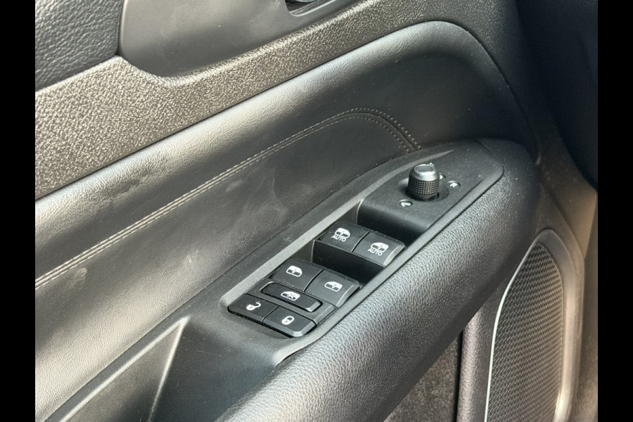 Jeep Compass 1.5T e-Hybrid High Altitude | Winter pack | Apple carplay/Android Auto | Camera | 19'' LMV Glossy black