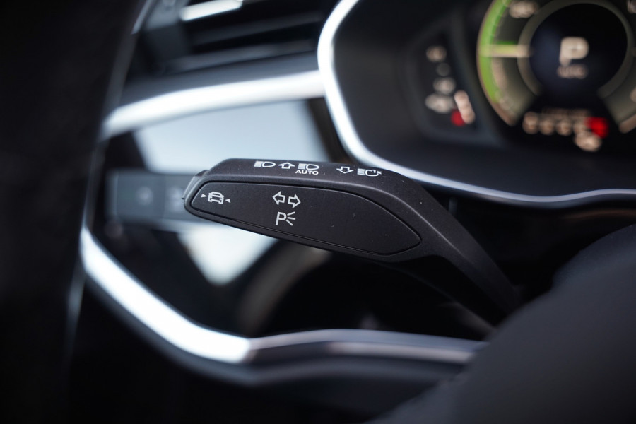 Audi Q3 45 TFSI e Advanced edition | Stoelverwarming | Adaptive Cruise Control | Navigatie | Keyless | Matrix LED | Apple Carplay | DAB | Climate Control | Parkeersensoren | SOH 93,6%