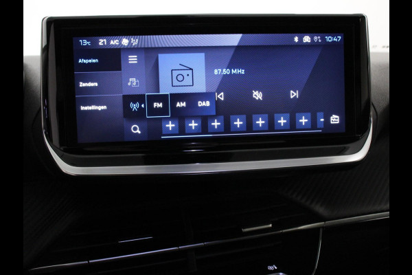 Peugeot 2008 1.2 Hybrid 136 pk Automaat Allure Navigatie Apple Carplay/Android Auto Climate Control Dab Led Parkeer sensoren Cruise Control Stoelverwarming