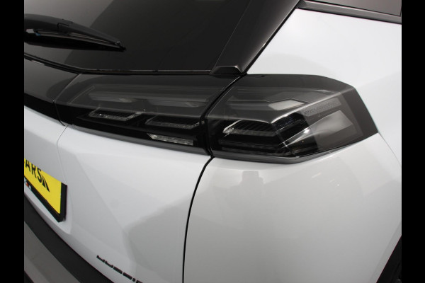 Peugeot 2008 1.2 Hybrid 136 pk Automaat Allure Navigatie Apple Carplay/Android Auto Climate Control Dab Led Parkeer sensoren Cruise Control Stoelverwarming