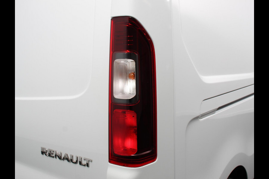 Renault Trafic 2.0 Blue dCi 150 EDC T30 L2H1 Advance Dubbele cabine Navigatie Airco Lichtmetalen velgen Betimmering Trekhaak Camera Parkeer sensoren Dab