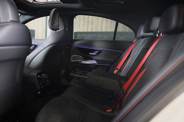 Mercedes-Benz E-Klasse AMG 53 4MATIC+ Night Edition / Hyperscreen / Head Up / Burmester4D / 360 Camera / 4W Sturing / Pano