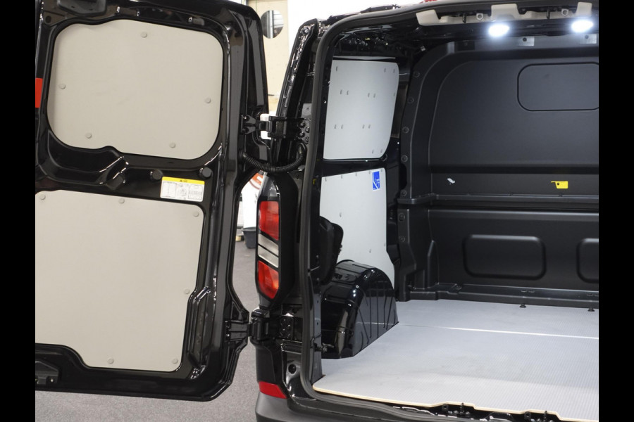 Ford Transit Custom 300 2.0 TDCI L2H1 Trend Dubbele Cabine Nieuw Model Trekhaak Navigatie Apple CarPlay Android Auto Camera Parkeerhulp Adaptive Cruise Control Climate Control Lichtmetalen velgen
