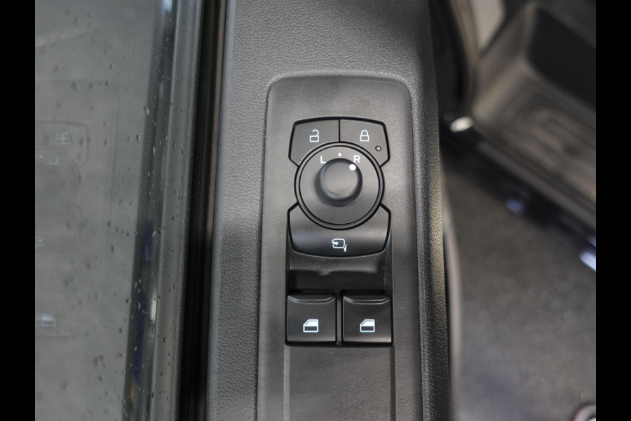 Ford Transit Custom 300 2.0 TDCI L2H1 Trend Dubbele Cabine Nieuw Model Trekhaak Navigatie Apple CarPlay Android Auto Camera Parkeerhulp Adaptive Cruise Control Climate Control Lichtmetalen velgen