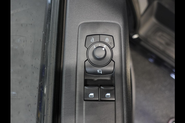 Ford Transit Custom 300 2.0 TDCI L2H1 Trend Dubbele Cabine Nieuw Model Trekhaak Navigatie Apple CarPlay Android Auto Camera Parkeerhulp Adaptive Cruise Control Climate Control Lichtmetalen velgen