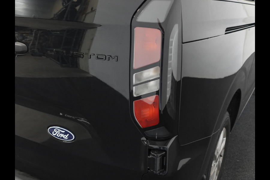 Ford Transit Custom 300 2.0 TDCI L2H1 Trend Dubbele Cabine Nieuw Model Trekhaak Navigatie Apple CarPlay Android Auto Camera Parkeerhulp Adaptive Cruise Control Climate Control Lichtmetalen velgen