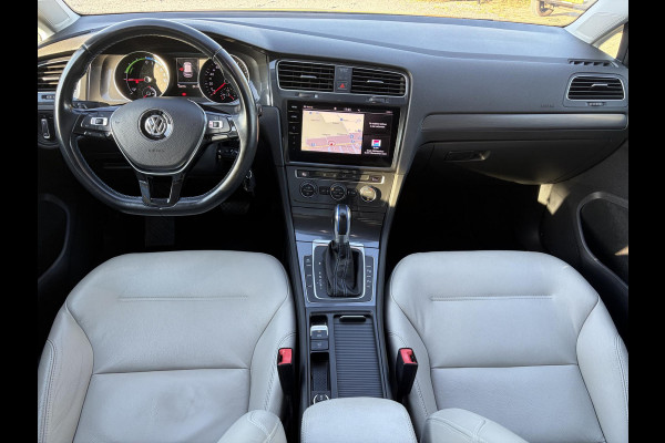 Volkswagen e-Golf e-Golf ✓SOH 88.57%✓Carplay✓Navi✓Leder✓Clima✓Cruise✓Pdc V+A✓LED✓16'' Lm velgen✓N.A.P✓Apk tot 02-2027