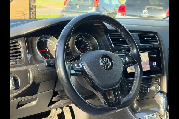 Volkswagen e-Golf e-Golf ✓SOH 88.57%✓Carplay✓Navi✓Leder✓Clima✓Cruise✓Pdc V+A✓LED✓16'' Lm velgen✓N.A.P✓Apk tot 02-2027