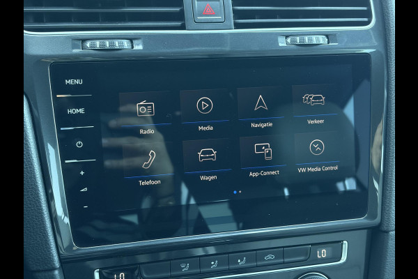 Volkswagen e-Golf e-Golf ✓SOH 88.57%✓Carplay✓Navi✓Leder✓Clima✓Cruise✓Pdc V+A✓LED✓16'' Lm velgen✓N.A.P✓Apk tot 02-2027