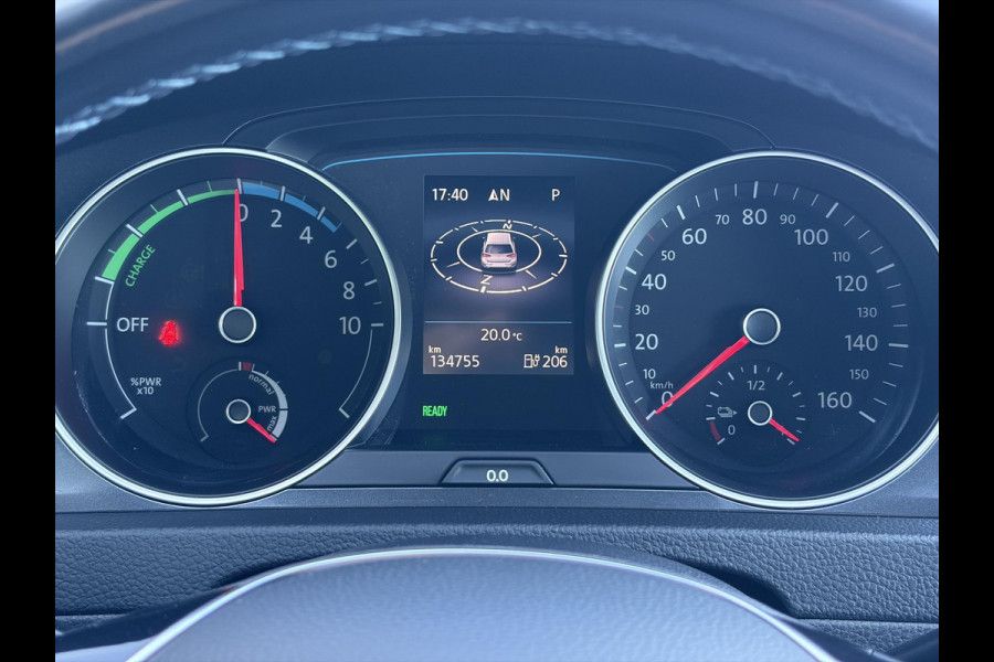 Volkswagen e-Golf e-Golf ✓SOH 88.57%✓Carplay✓Navi✓Leder✓Clima✓Cruise✓Pdc V+A✓LED✓16'' Lm velgen✓N.A.P✓Apk tot 02-2027
