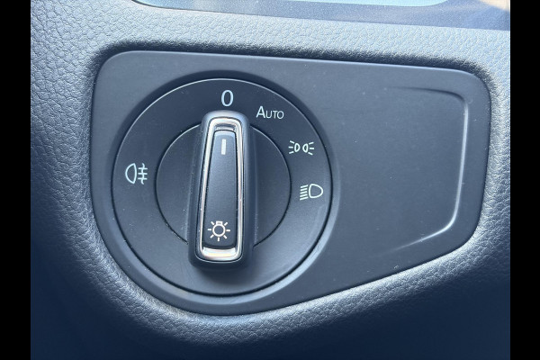 Volkswagen e-Golf e-Golf ✓SOH 88.57%✓Carplay✓Navi✓Leder✓Clima✓Cruise✓Pdc V+A✓LED✓16'' Lm velgen✓N.A.P✓Apk tot 02-2027