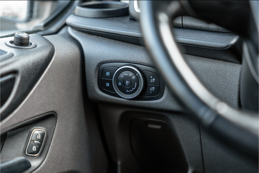 Ford Transit Custom 300 2.0 TDCI 170 PK L2H1 Limited DC | ACC | Elek stoelen | Lederen bekleding | Navigatie | CarPlay | Camera | Trekhaak | Orig. NL auto | Nieuwe APK