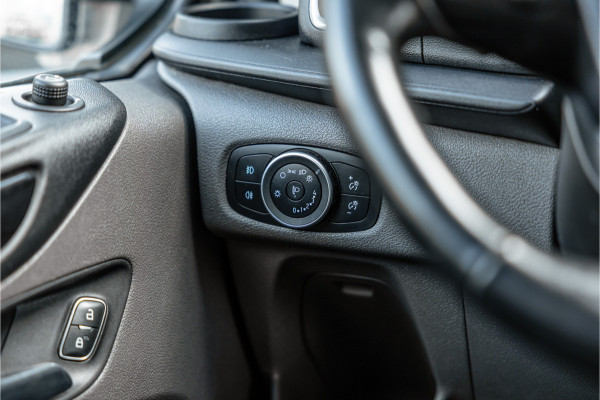 Ford Transit Custom 300 2.0 TDCI 170 PK L2H1 Limited DC | ACC | Elek stoelen | Lederen bekleding | Navigatie | CarPlay | Camera | Trekhaak | Orig. NL auto | Nieuwe APK