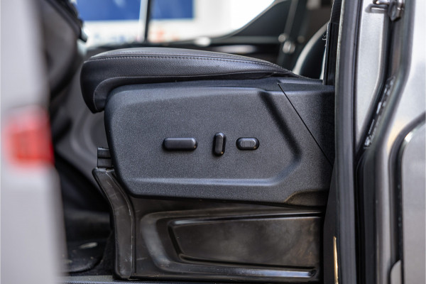 Ford Transit Custom 300 2.0 TDCI 170 PK L2H1 Limited DC | ACC | Elek stoelen | Lederen bekleding | Navigatie | CarPlay | Camera | Trekhaak | Orig. NL auto | Nieuwe APK