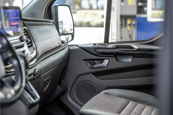 Ford Transit Custom 300 2.0 TDCI 170 PK L2H1 Limited DC | ACC | Elek stoelen | Lederen bekleding | Navigatie | CarPlay | Camera | Trekhaak | Orig. NL auto | Nieuwe APK