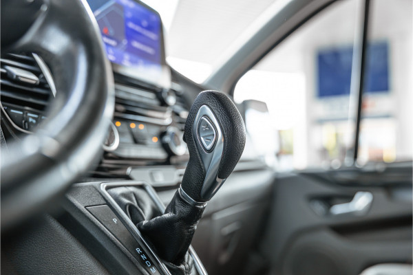Ford Transit Custom 300 2.0 TDCI 170 PK L2H1 Limited DC | ACC | Elek stoelen | Lederen bekleding | Navigatie | CarPlay | Camera | Trekhaak | Orig. NL auto | Nieuwe APK