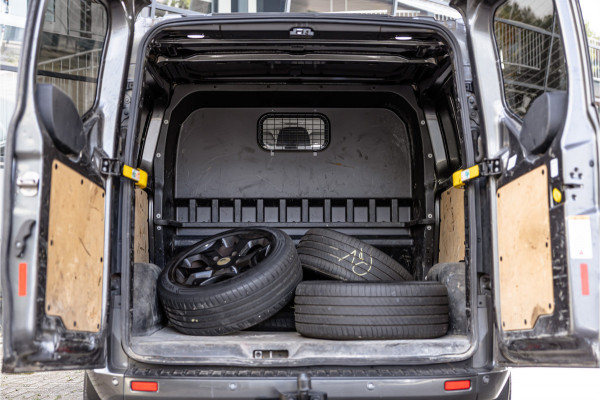 Ford Transit Custom 300 2.0 TDCI 170 PK L2H1 Limited DC | ACC | Elek stoelen | Lederen bekleding | Navigatie | CarPlay | Camera | Trekhaak | Orig. NL auto | Nieuwe APK