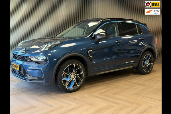 Lynk & Co 01 261PK PLUG-IN HYBRIDE PANORAMADAK AIRCO CAMERA CRUISE PDC STOELVERWARMING APPLE CARPLAY
