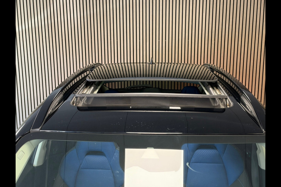 Lynk & Co 01 261PK PLUG-IN HYBRIDE PANORAMADAK AIRCO CAMERA CRUISE PDC STOELVERWARMING APPLE CARPLAY