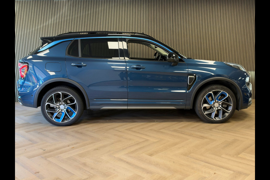 Lynk & Co 01 261PK PLUG-IN HYBRIDE PANORAMADAK AIRCO CAMERA CRUISE PDC STOELVERWARMING APPLE CARPLAY