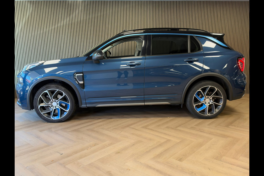 Lynk & Co 01 261PK PLUG-IN HYBRIDE PANORAMADAK AIRCO CAMERA CRUISE PDC STOELVERWARMING APPLE CARPLAY