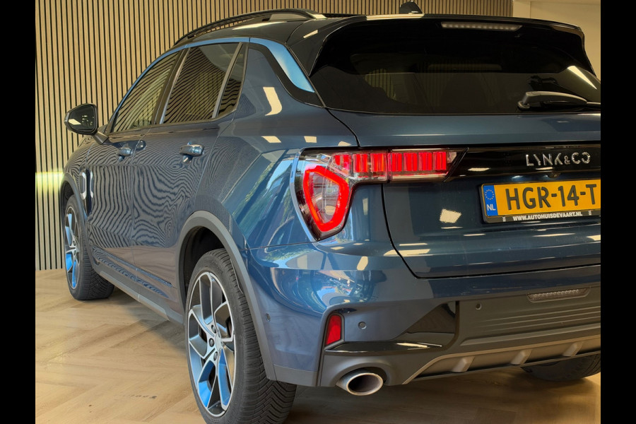 Lynk & Co 01 261PK PLUG-IN HYBRIDE PANORAMADAK AIRCO CAMERA CRUISE PDC STOELVERWARMING APPLE CARPLAY