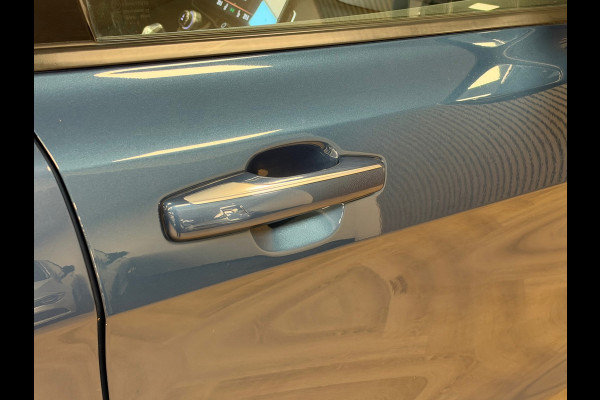 Lynk & Co 01 261PK PLUG-IN HYBRIDE PANORAMADAK AIRCO CAMERA CRUISE PDC STOELVERWARMING APPLE CARPLAY