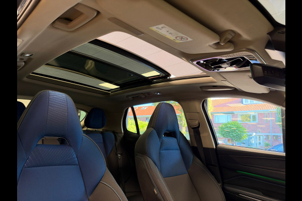 Lynk & Co 01 261PK PLUG-IN HYBRIDE PANORAMADAK AIRCO CAMERA CRUISE PDC STOELVERWARMING APPLE CARPLAY