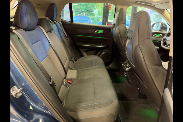 Lynk & Co 01 261PK PLUG-IN HYBRIDE PANORAMADAK AIRCO CAMERA CRUISE PDC STOELVERWARMING APPLE CARPLAY