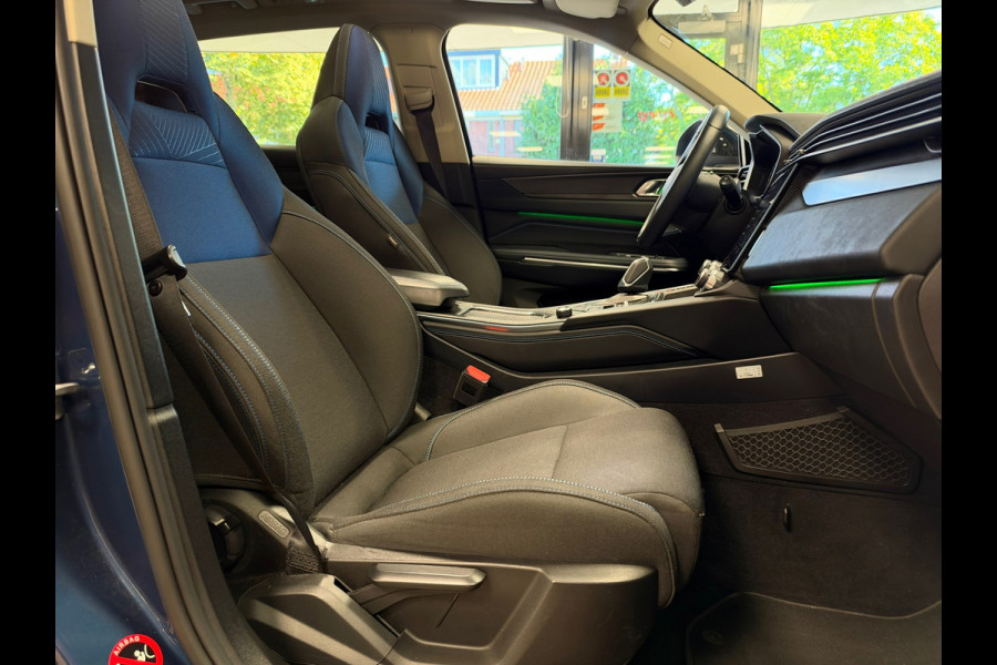Lynk & Co 01 261PK PLUG-IN HYBRIDE PANORAMADAK AIRCO CAMERA CRUISE PDC STOELVERWARMING APPLE CARPLAY