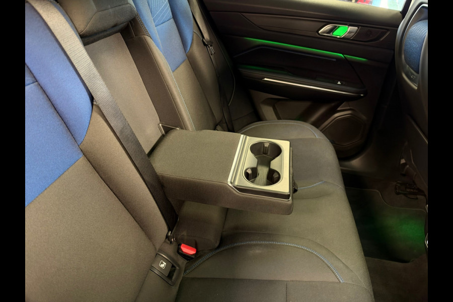 Lynk & Co 01 261PK PLUG-IN HYBRIDE PANORAMADAK AIRCO CAMERA CRUISE PDC STOELVERWARMING APPLE CARPLAY