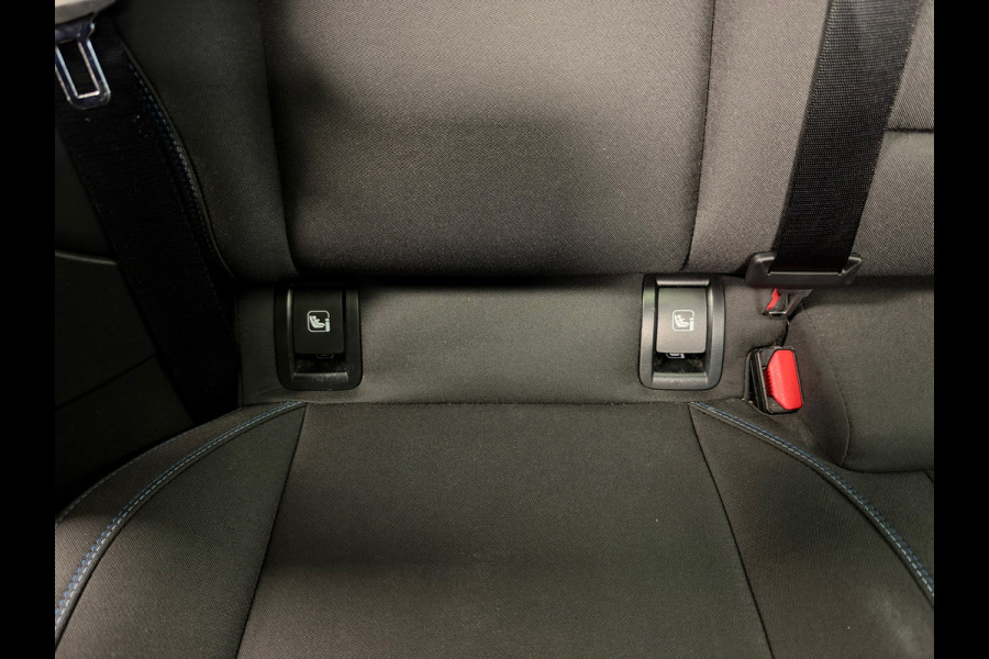 Lynk & Co 01 261PK PLUG-IN HYBRIDE PANORAMADAK AIRCO CAMERA CRUISE PDC STOELVERWARMING APPLE CARPLAY